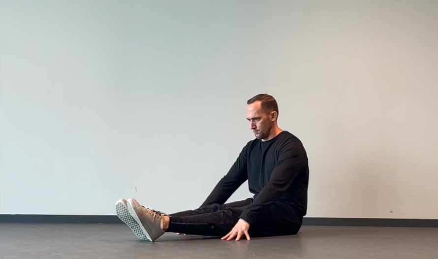 Seated Alternating-leg Lift